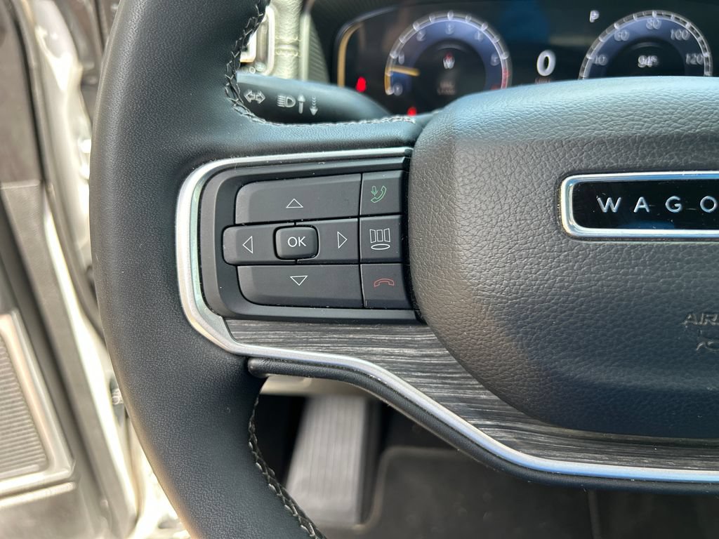 Used 2024 Jeep Wagoneer L Series II RWD image 22