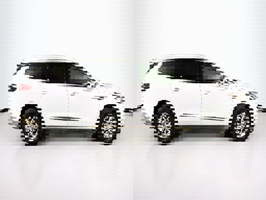 Used 2021 Buick Enclave Essence image 6