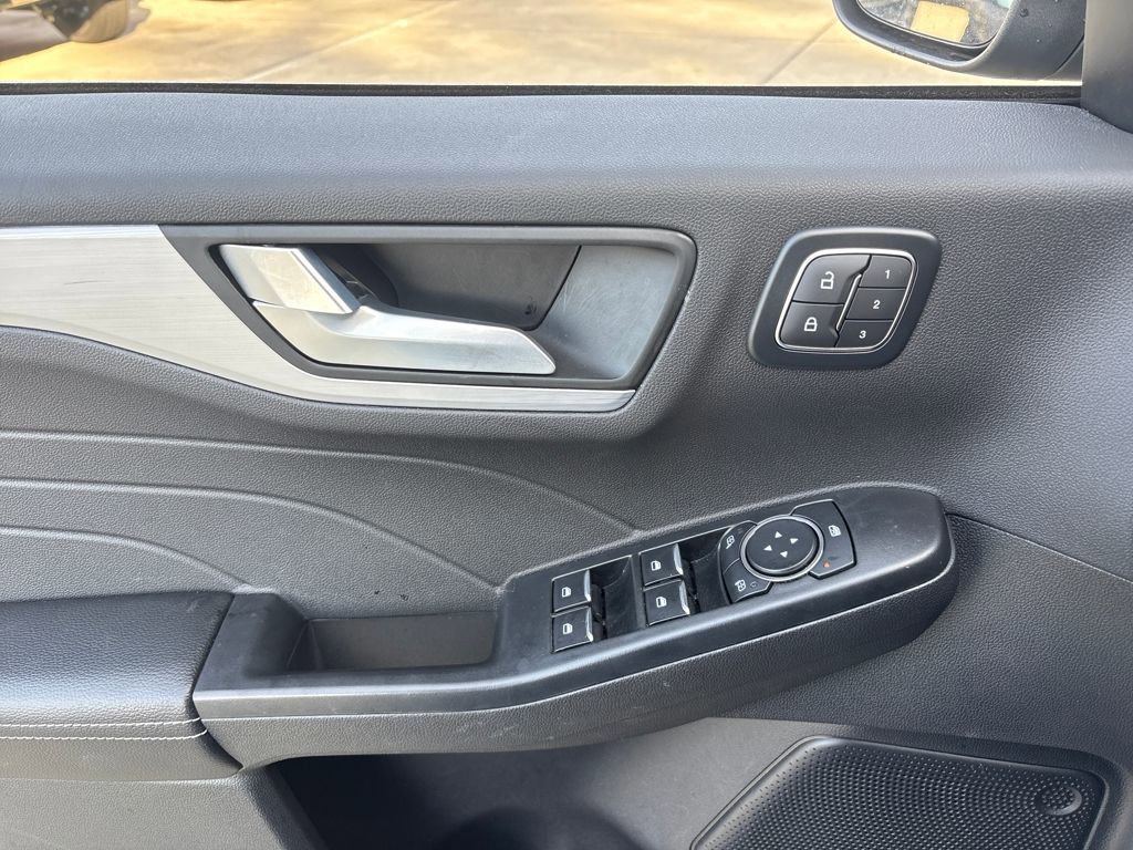 Certified 2025 Ford Escape Platinum image 16