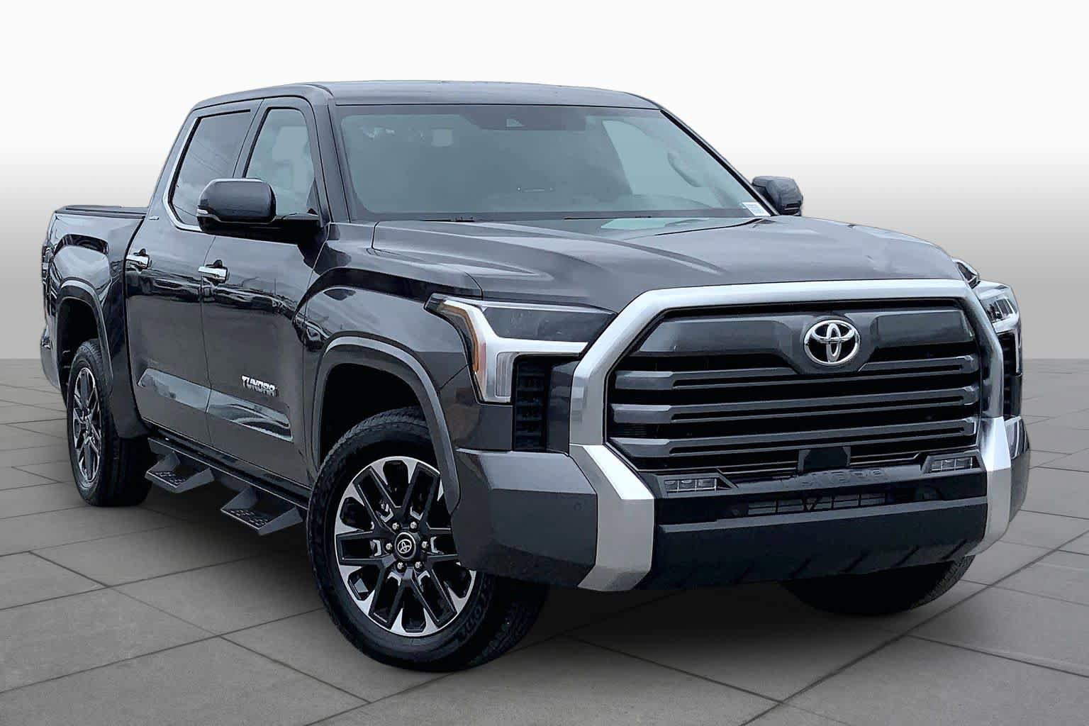 Used 2025 Toyota Tundra Limited AWD/4WD image 3