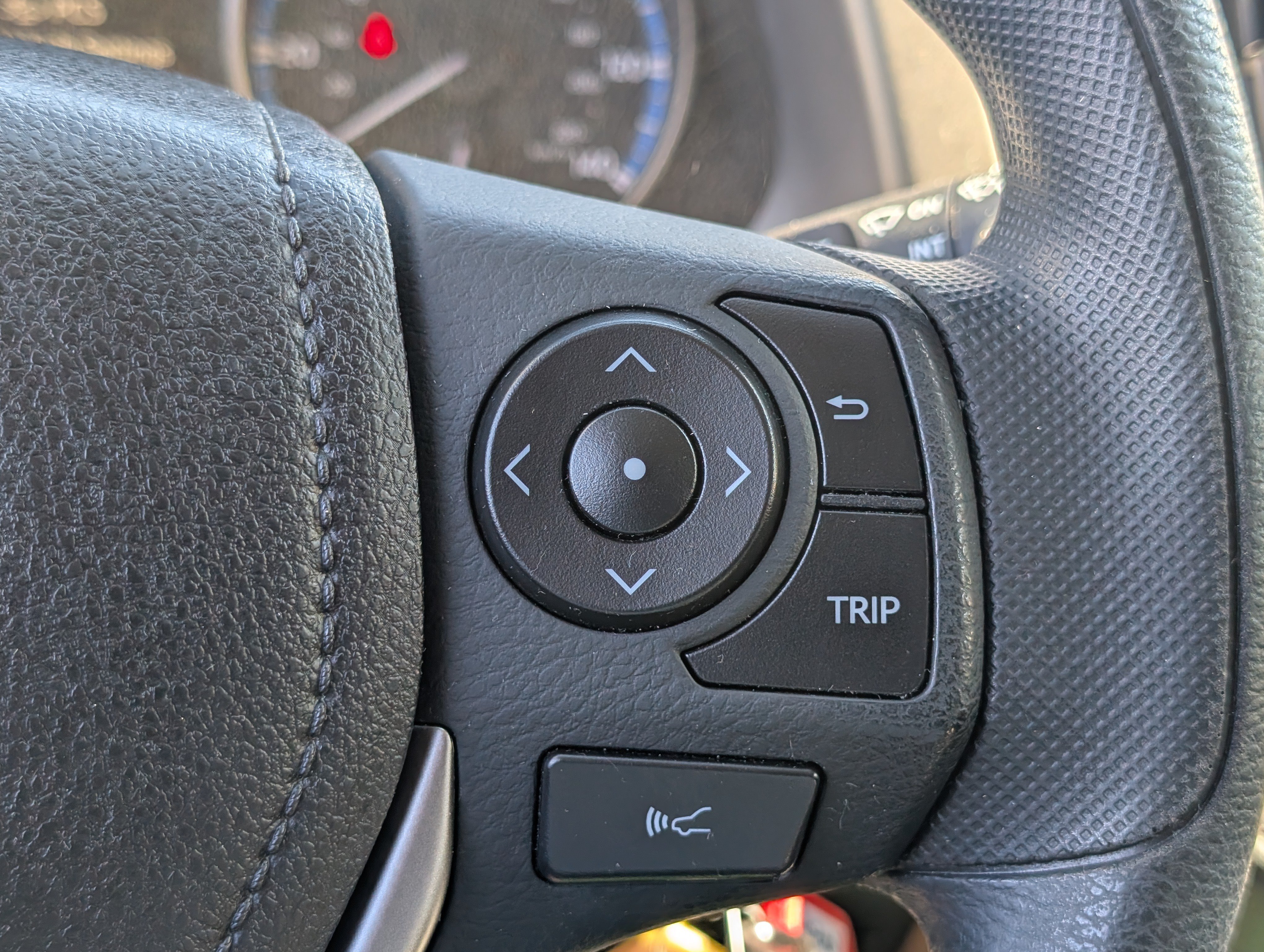 Used 2018 Toyota RAV4 LE w/ All Weather Liner Package AWD/4WD image 22