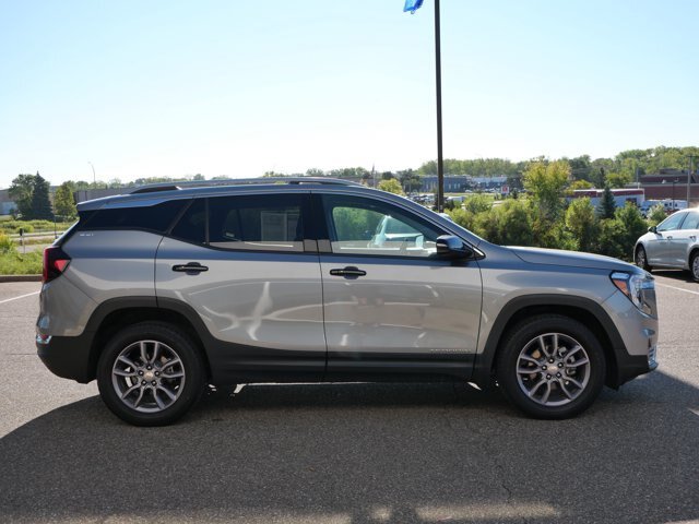 Used 2023 GMC Terrain SLT AWD/4WD image 4