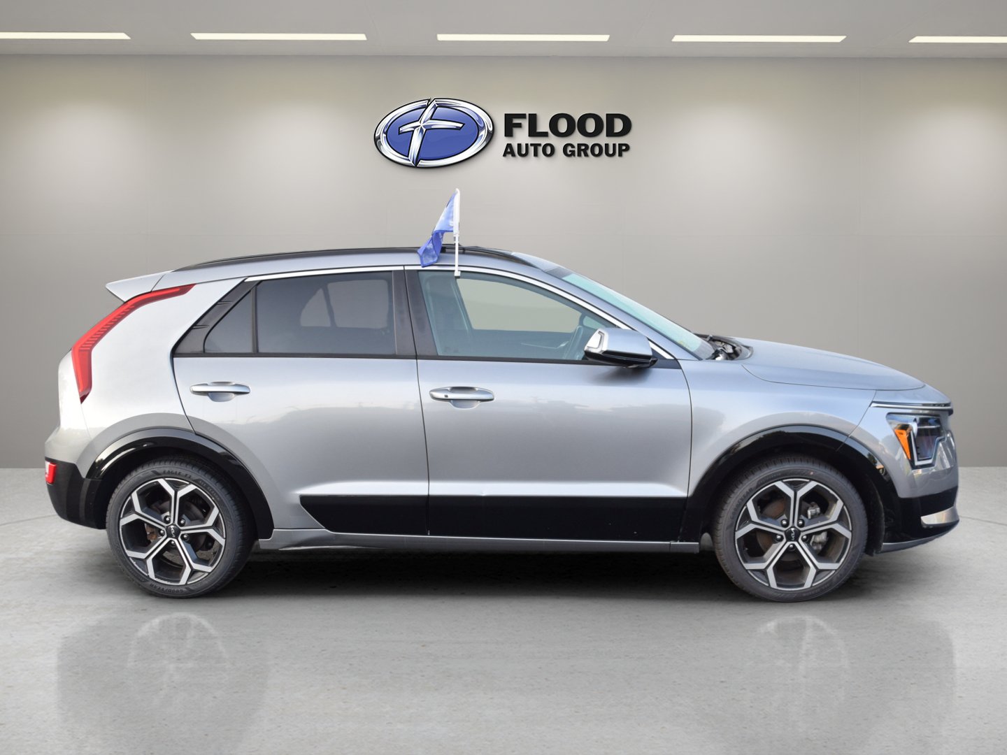 Used 2023 Kia Niro EX Touring FWD image 3