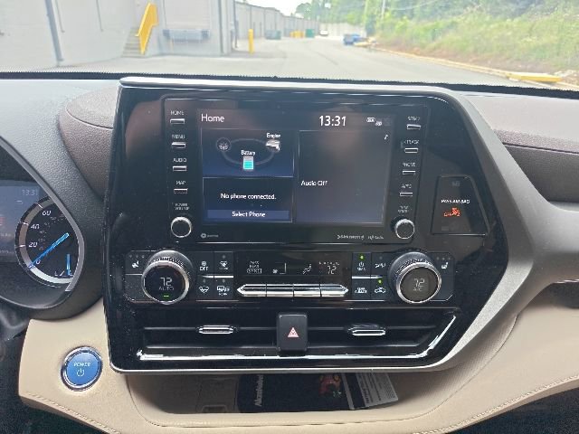 Used 2022 Toyota Highlander XLE FWD image 11