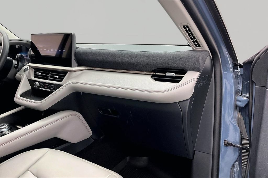 Certified 2025 Ford Explorer Active w/ Active Comfort Package AWD/4WD image 17