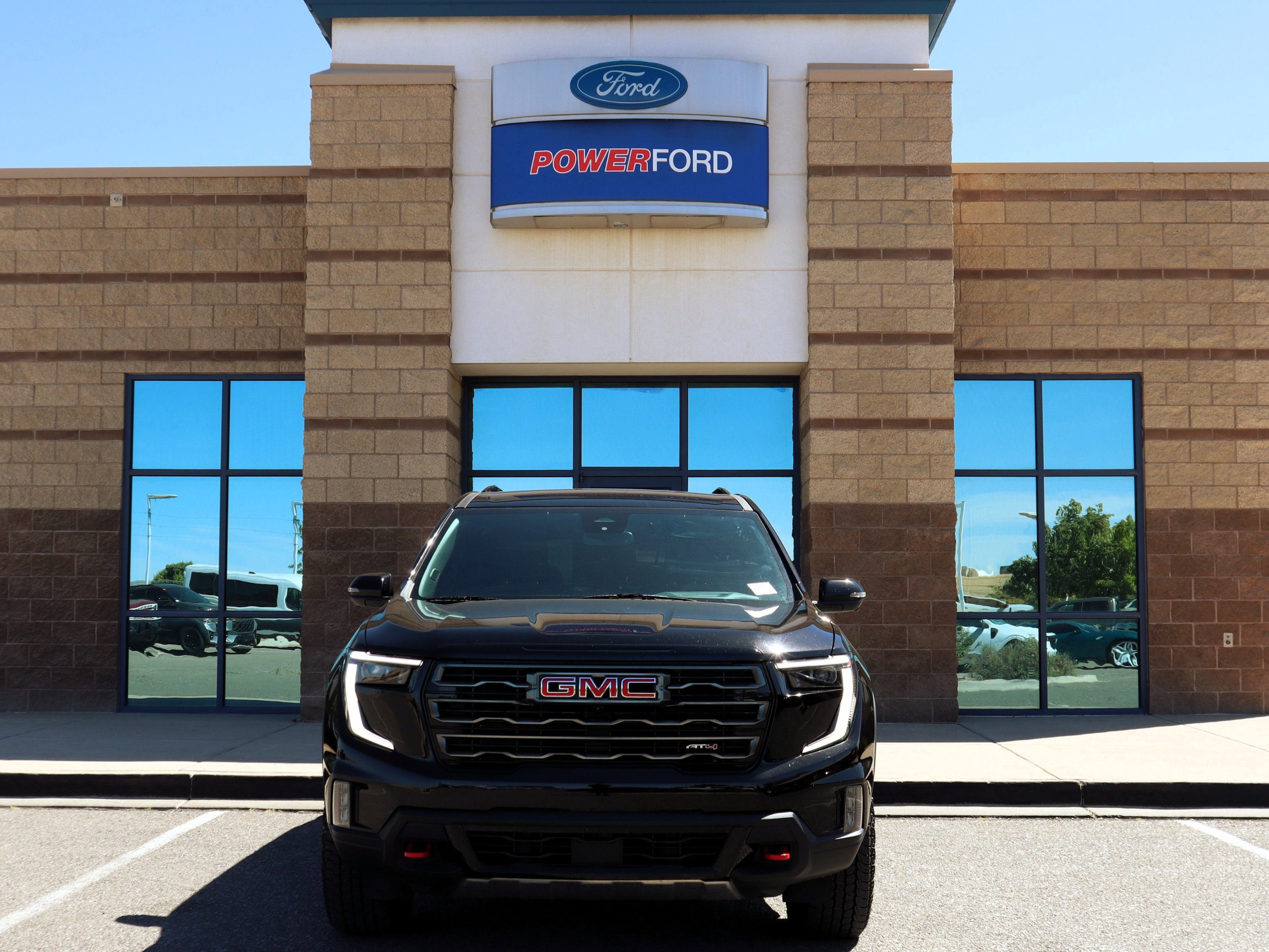 Used 2024 GMC Acadia AT4 w/ Luxury Package AWD/4WD image 8