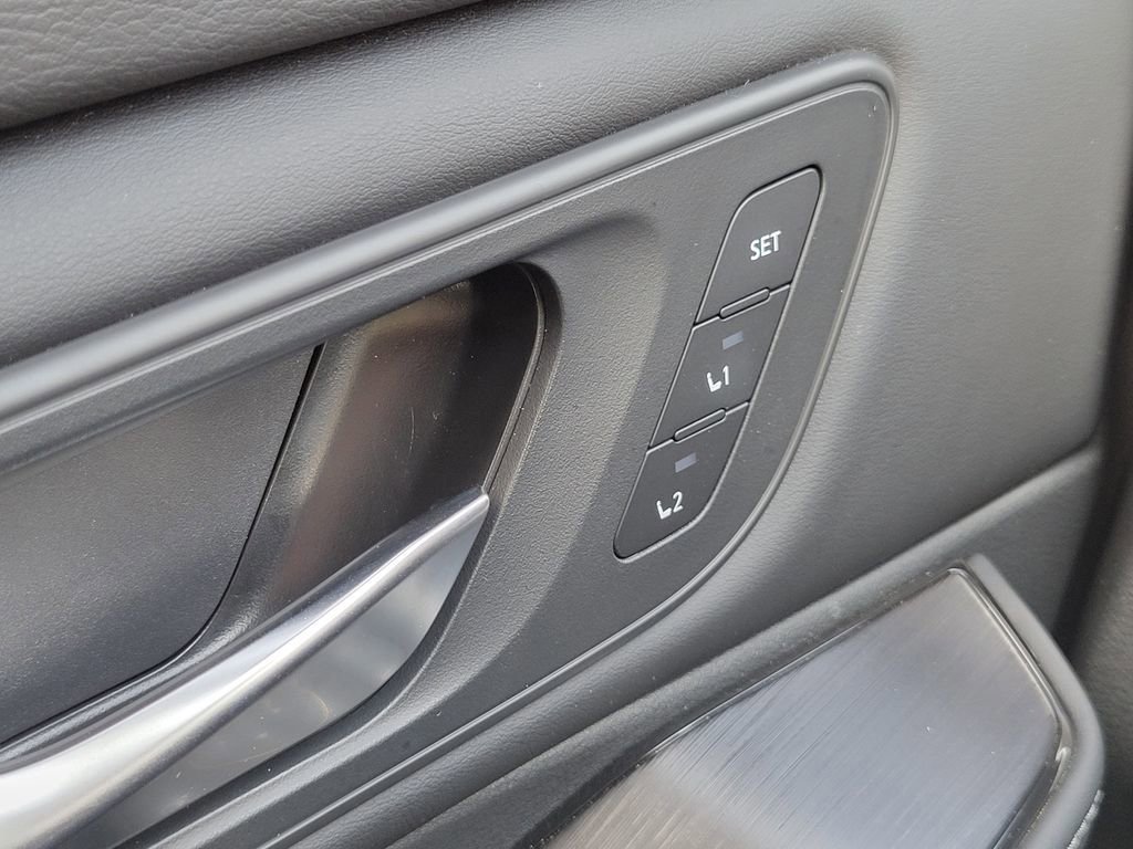 Used 2025 Nissan Rogue SL w/ SL Premium Package image 27