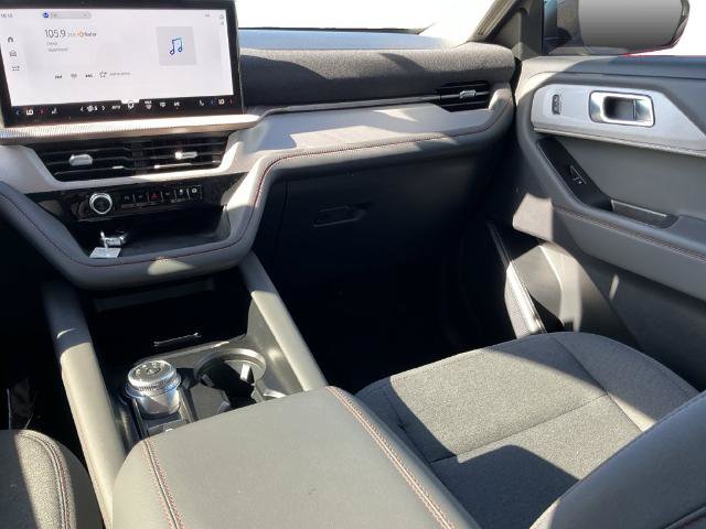 Certified 2025 Ford Explorer Active RWD image 33