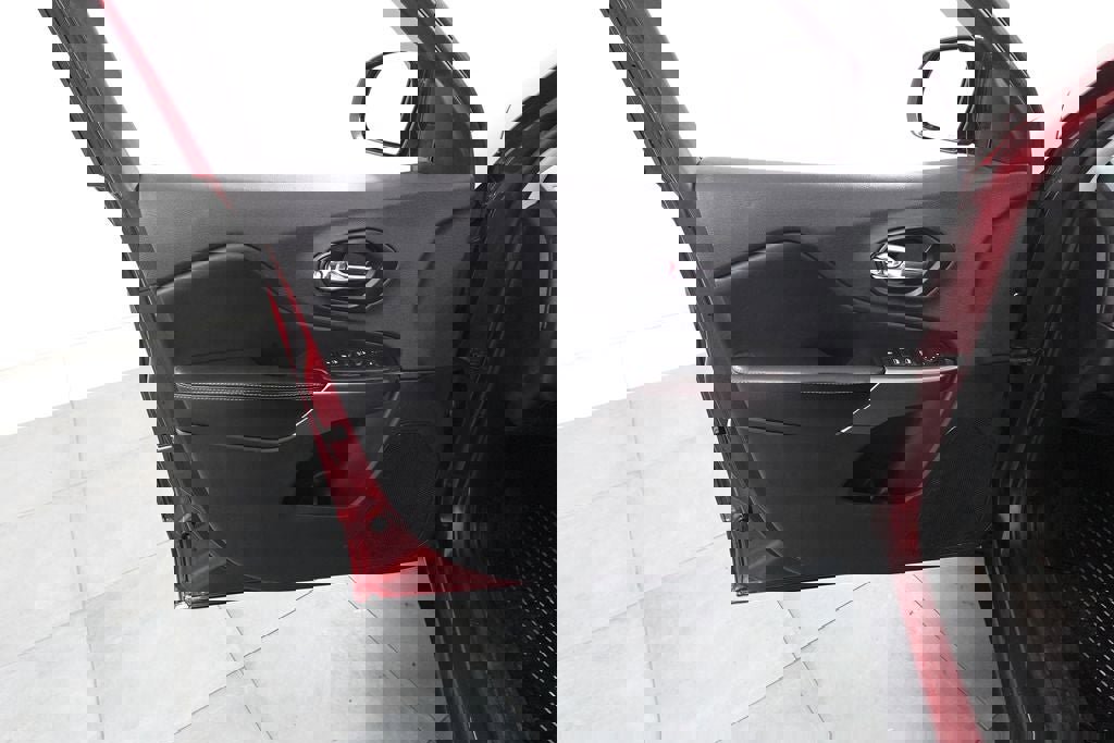 Used 2019 Jeep Cherokee Latitude Plus w/ Cold Weather Group image 8