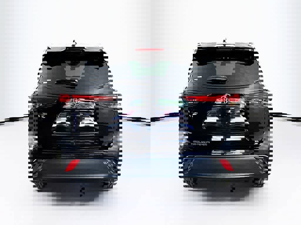 Used 2023 Toyota Highlander XLE image 5