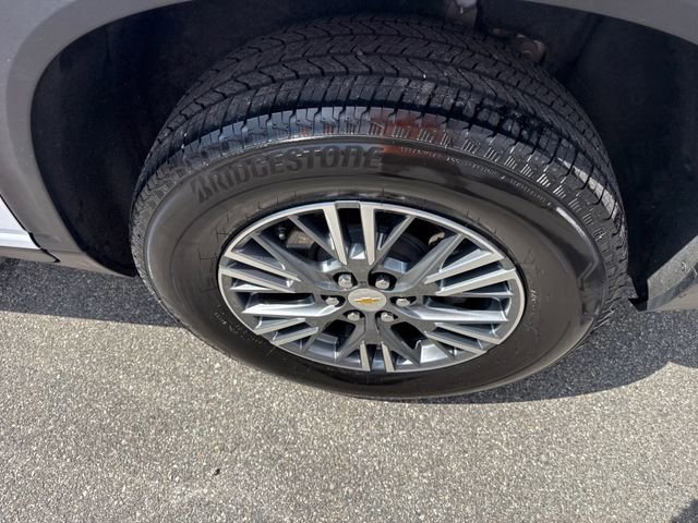 Used 2025 Chevrolet Traverse LT image 14