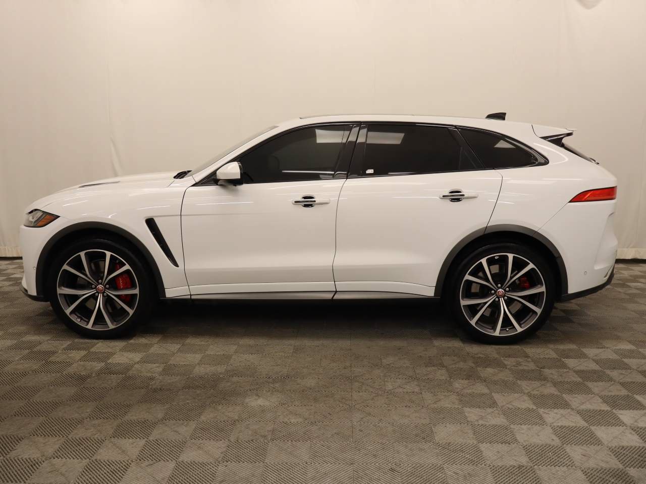 Used 2020 Jaguar F-PACE SVR AWD/4WD image 2