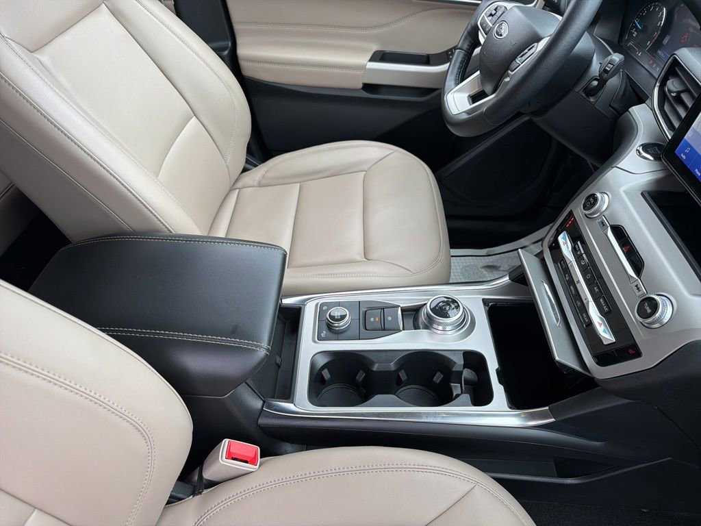 Certified 2023 Ford Explorer XLT w/ Equipment Group 202A image 38