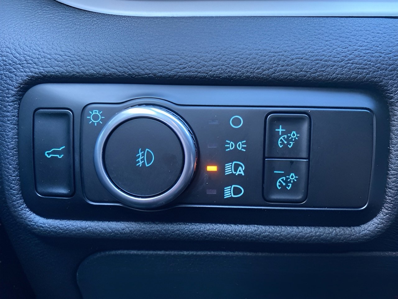 Certified 2024 Ford Explorer XLT w/ Equipment Group 202A image 17