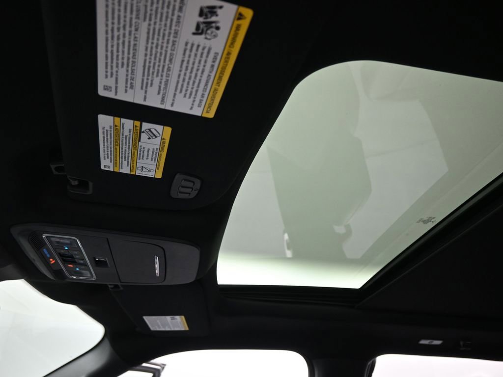 Certified 2022 Ford F150 Lariat w/ Equipment Group 502A High image 21