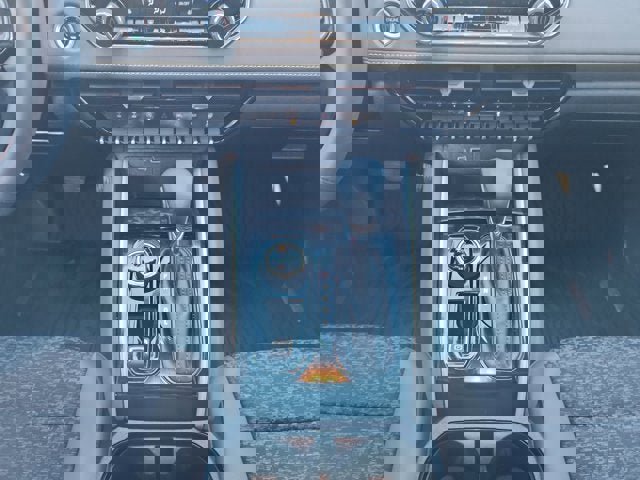 Used 2024 Chevrolet Colorado ZR2 w/ Technology Package image 11