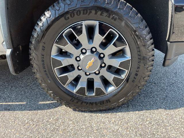 Used 2023 Chevrolet Silverado 2500 Custom w/ Custom Value Package AWD/4WD image 7