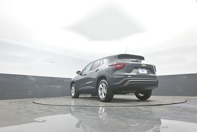 Used 2025 Chevrolet Trax LS w/ LS Convenience Package image 26