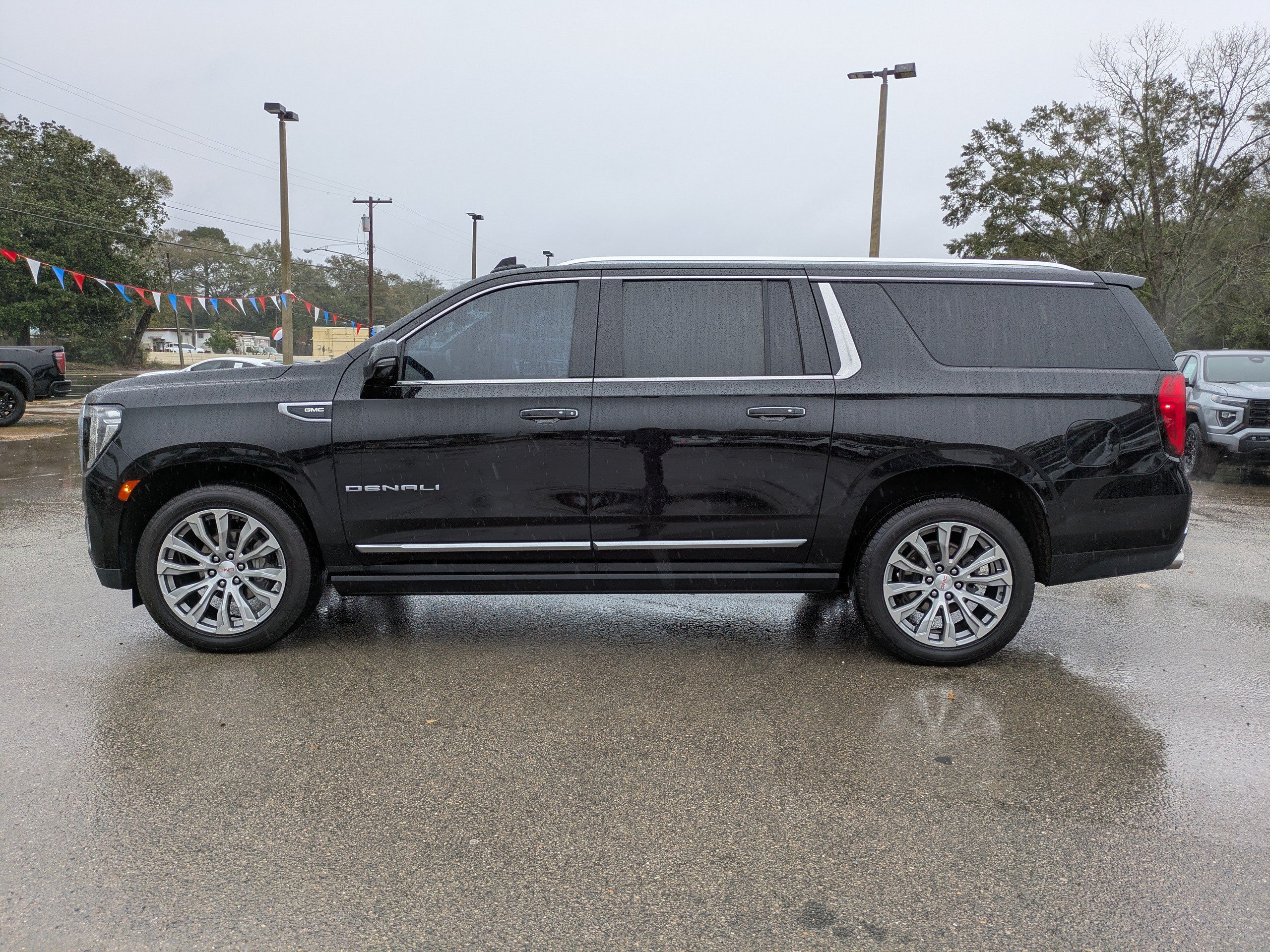 Used 2021 GMC Yukon XL Denali w/ Denali Premium Package RWD image 7