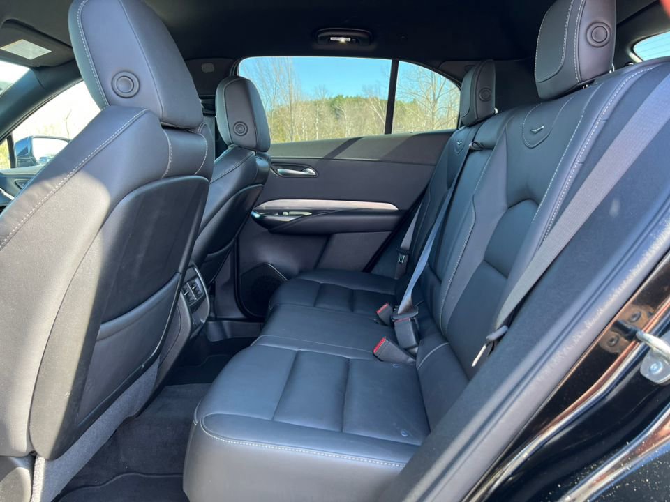Used 2025 Cadillac XT4 Premium Luxury image 9