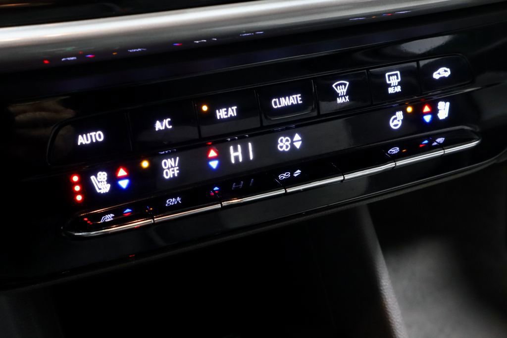 Used 2023 Chevrolet Bolt EUV Premier image 30