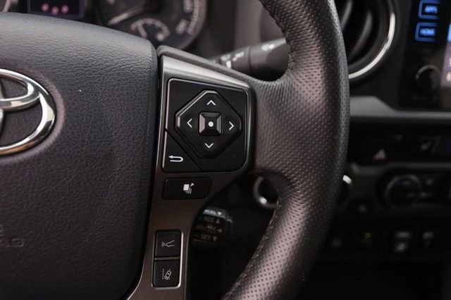 Used 2018 Toyota Tacoma TRD Sport AWD/4WD image 13