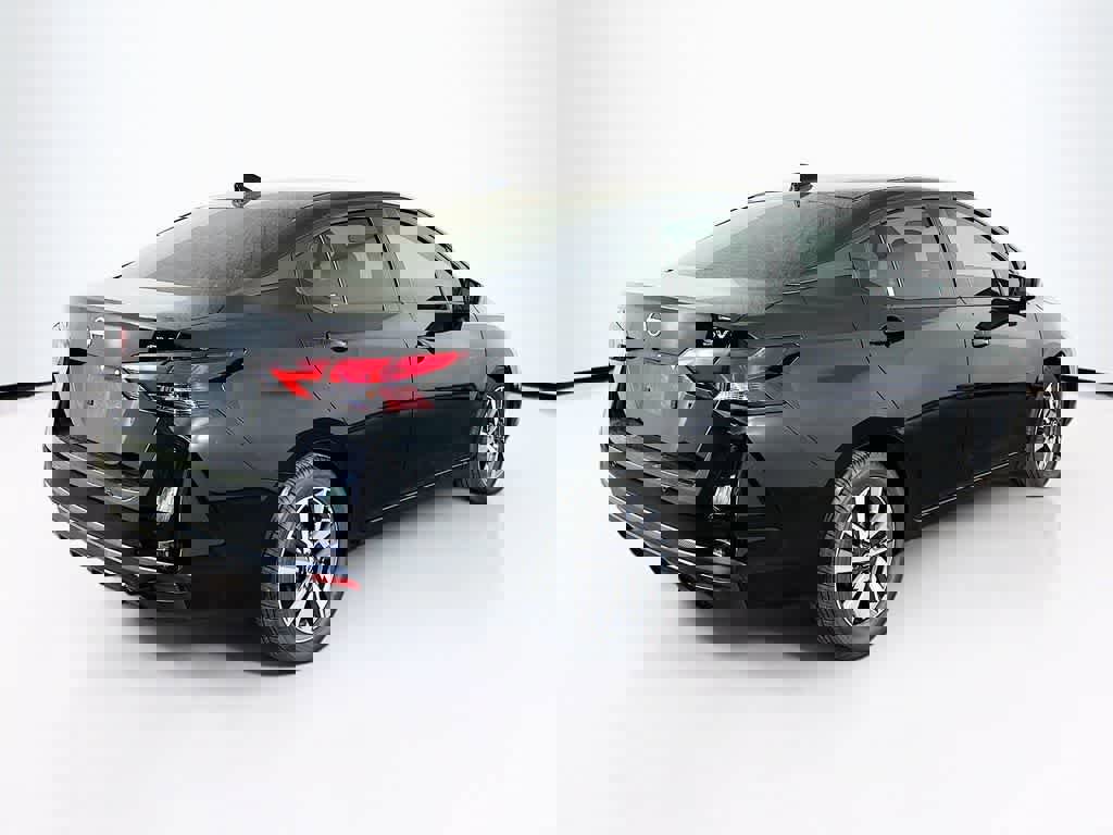 Used 2023 Nissan Versa SV image 5