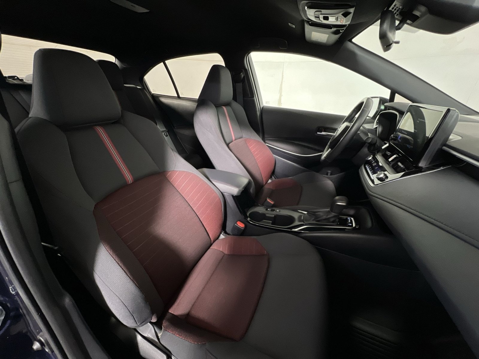 Used 2024 Toyota Corolla SE FWD image 25