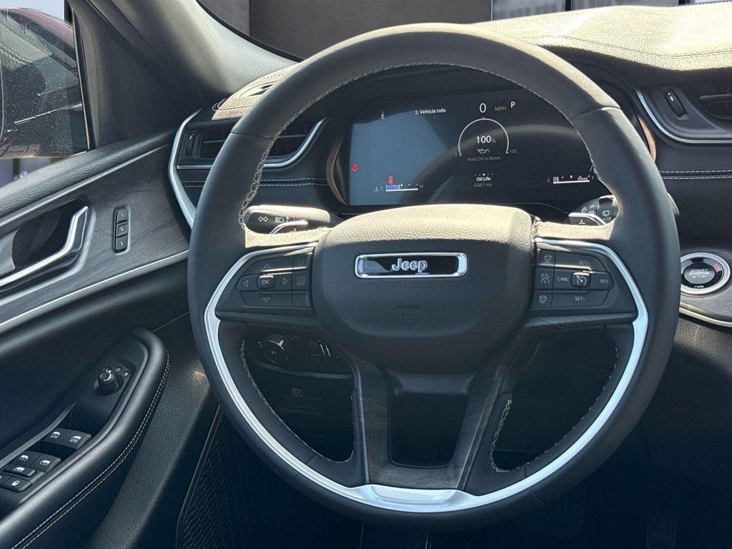 Used 2025 Jeep Grand Cherokee Limited w/ Luxury Tech Group II RWD image 19