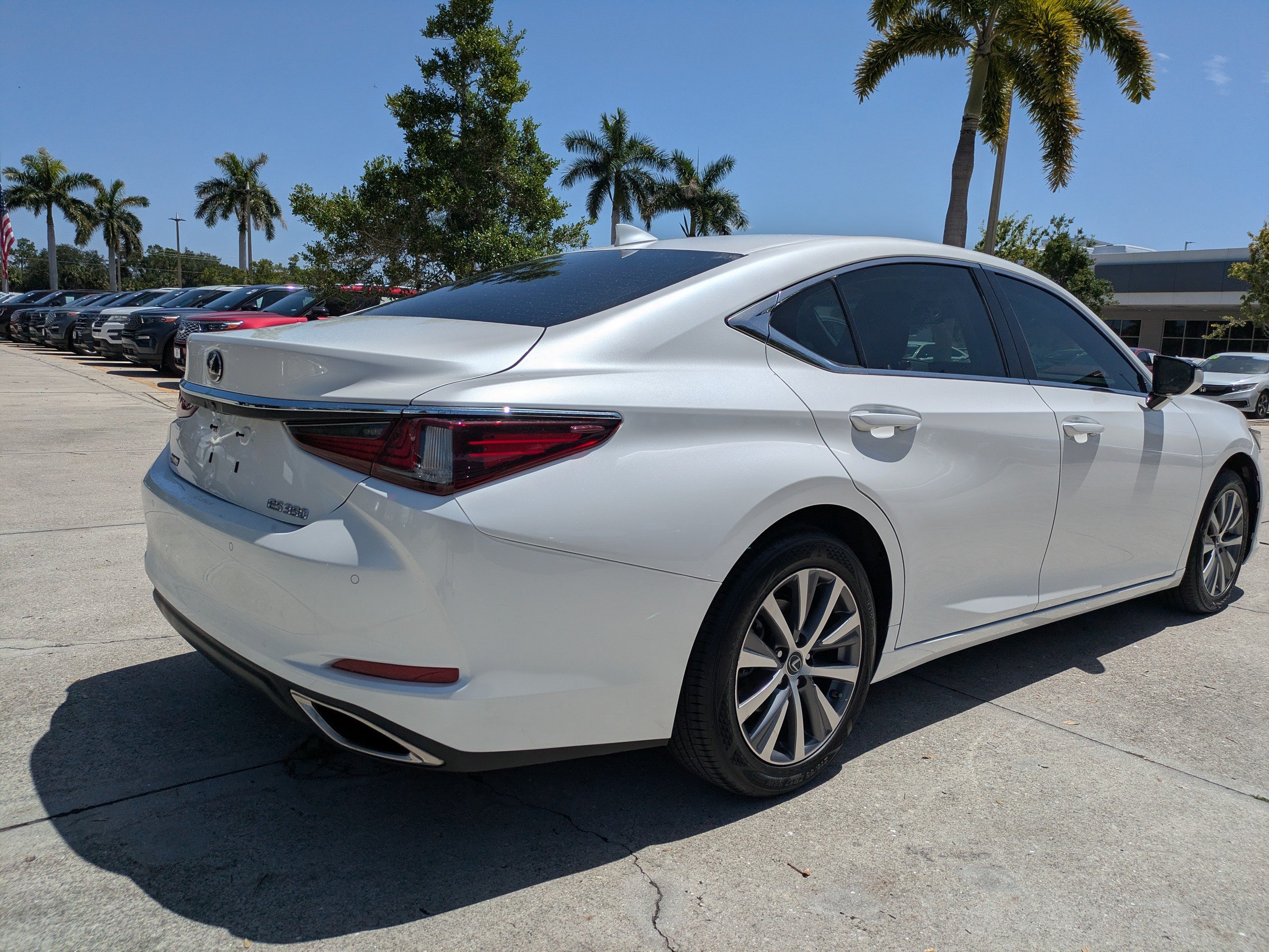 Used 2019 Lexus ES 350 FWD image 4