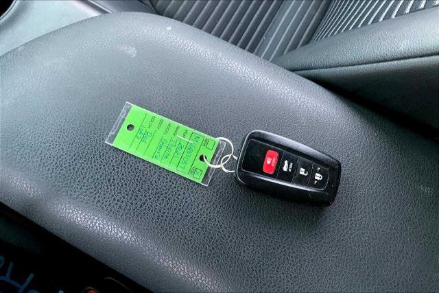 Used 2021 Toyota Camry SE w/ Convenience Package image 13