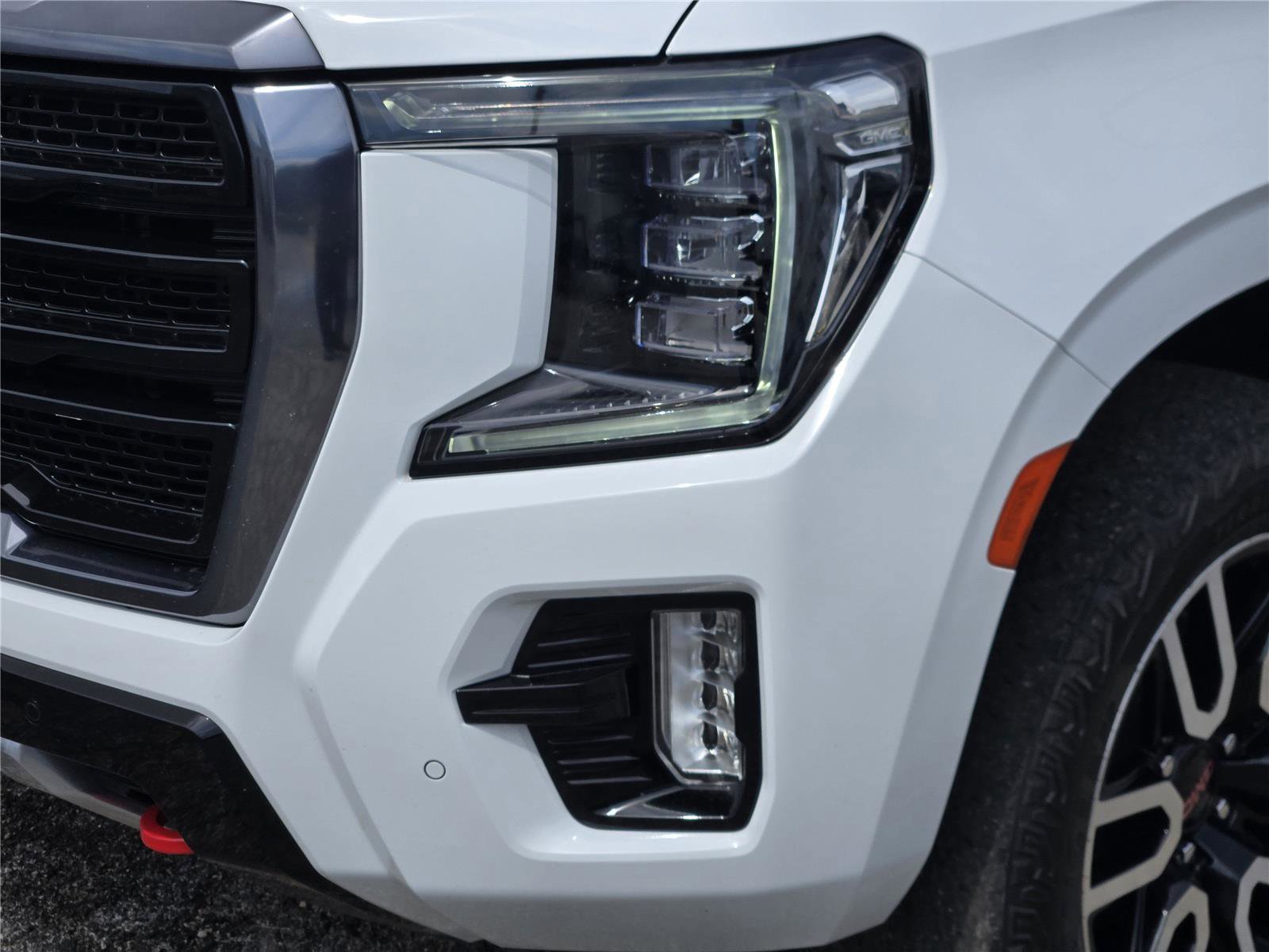 Used 2024 GMC Yukon AT4 w/ Technology Package AWD/4WD image 10