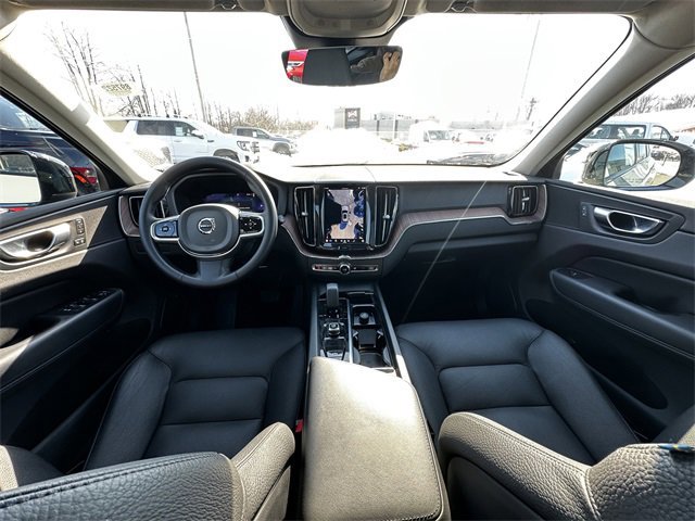 Used 2024 Volvo XC60 B5 Plus image 17