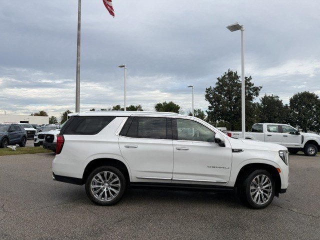 Used 2021 GMC Yukon Denali w/ Denali Premium Package AWD/4WD image 10