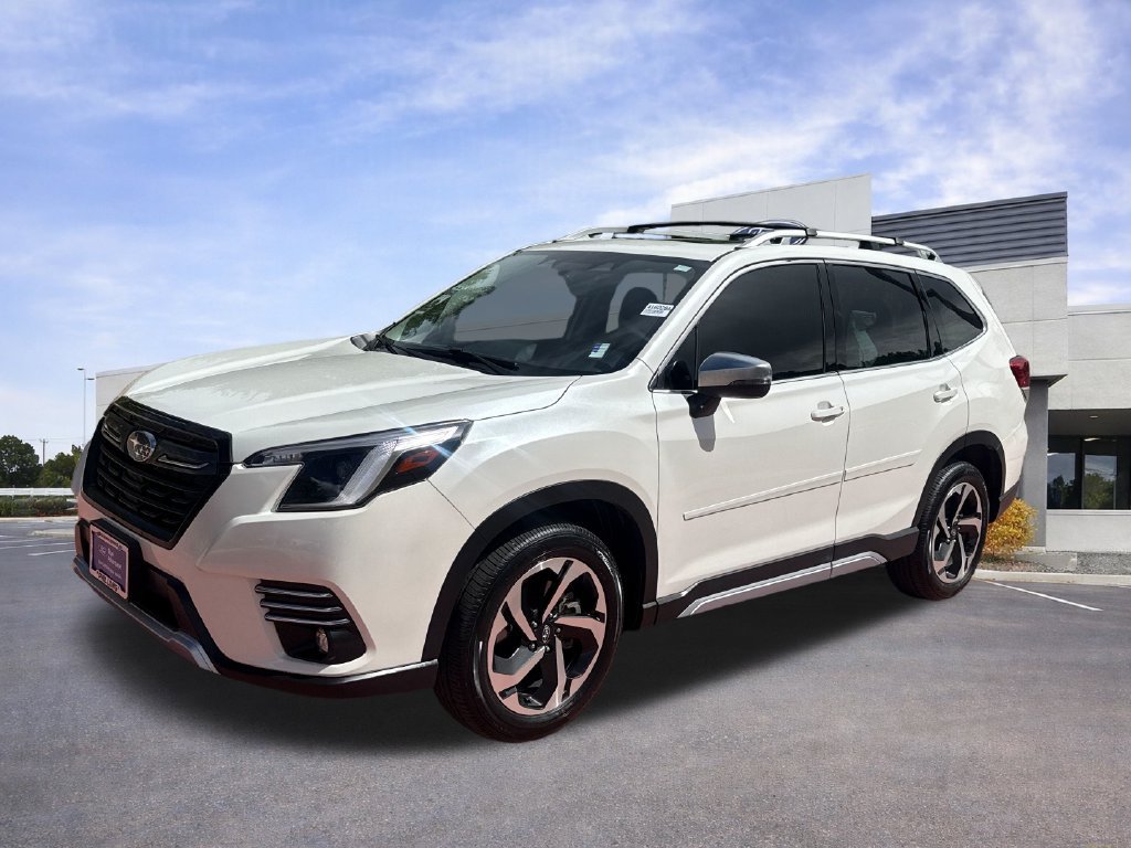 Used 2023 Subaru Forester Touring AWD/4WD image 4