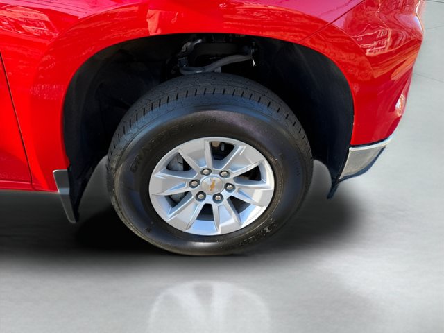Used 2025 Chevrolet Silverado 1500 LT AWD/4WD image 30