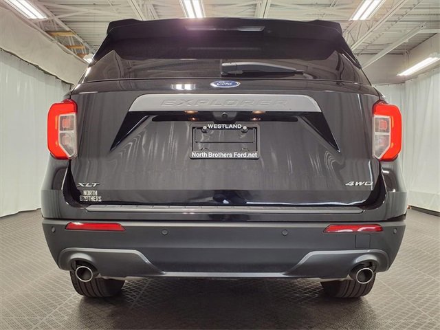 Certified 2023 Ford Explorer XLT w/ Equipment Group 202A image 3