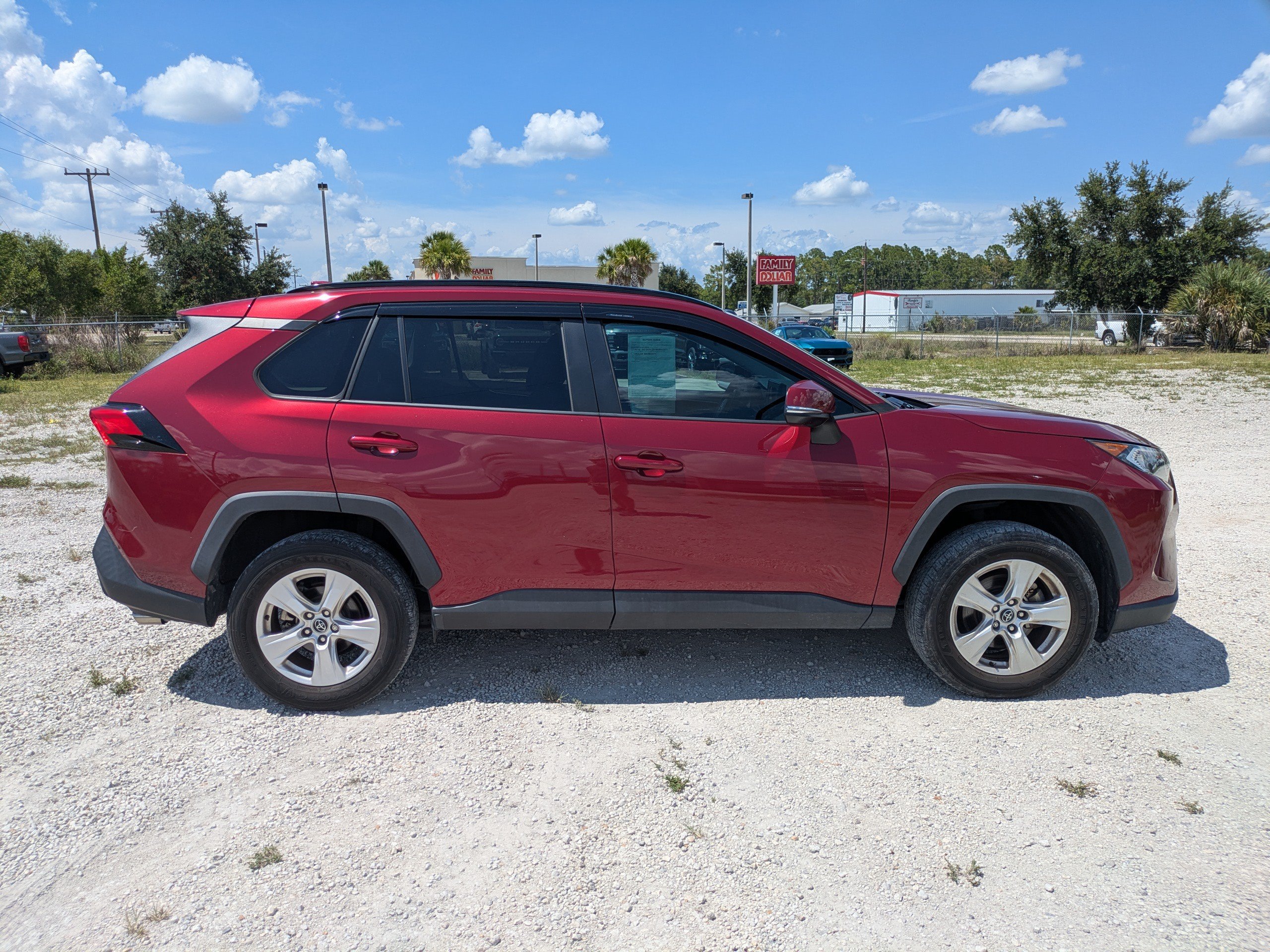 Used 2020 Toyota RAV4 XLE w/ Convenience Package FWD image 3