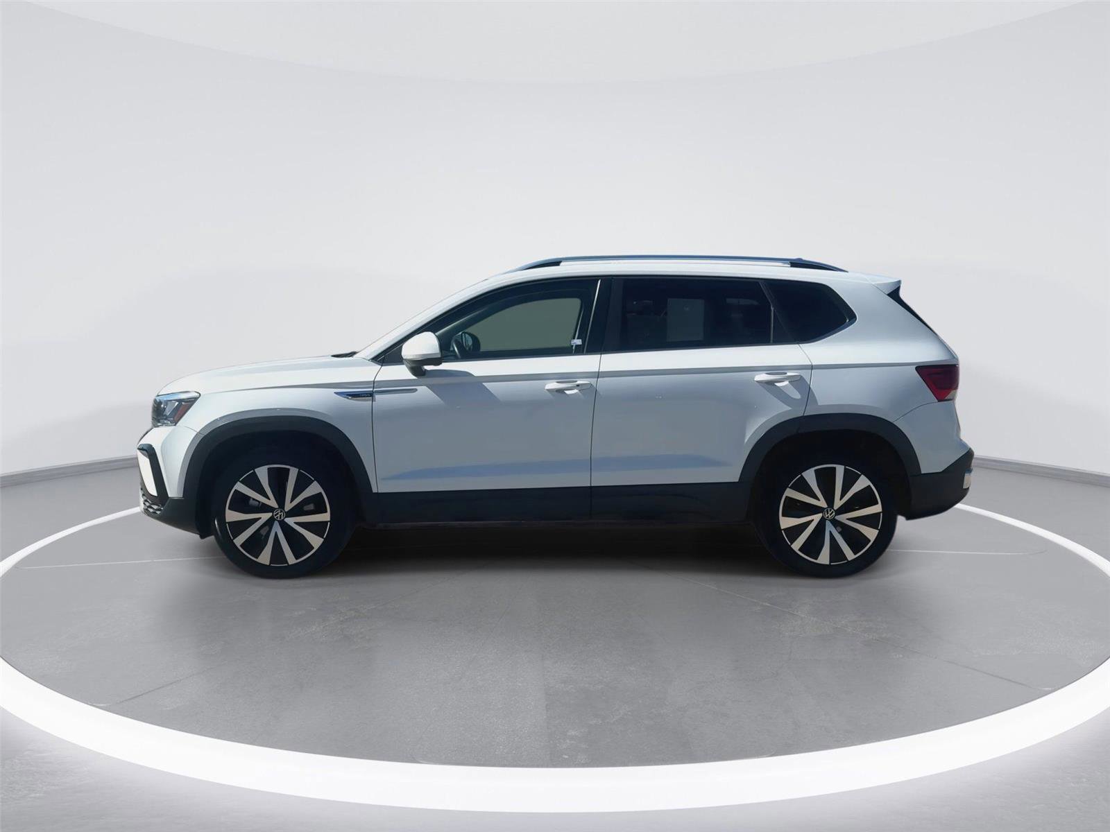 Used 2024 Volkswagen Taos SE image 7