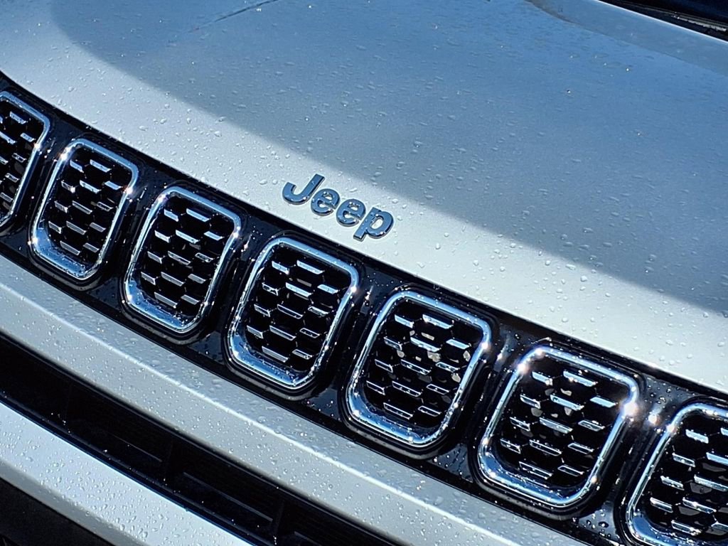 Used 2025 Jeep Compass Limited AWD/4WD image 29