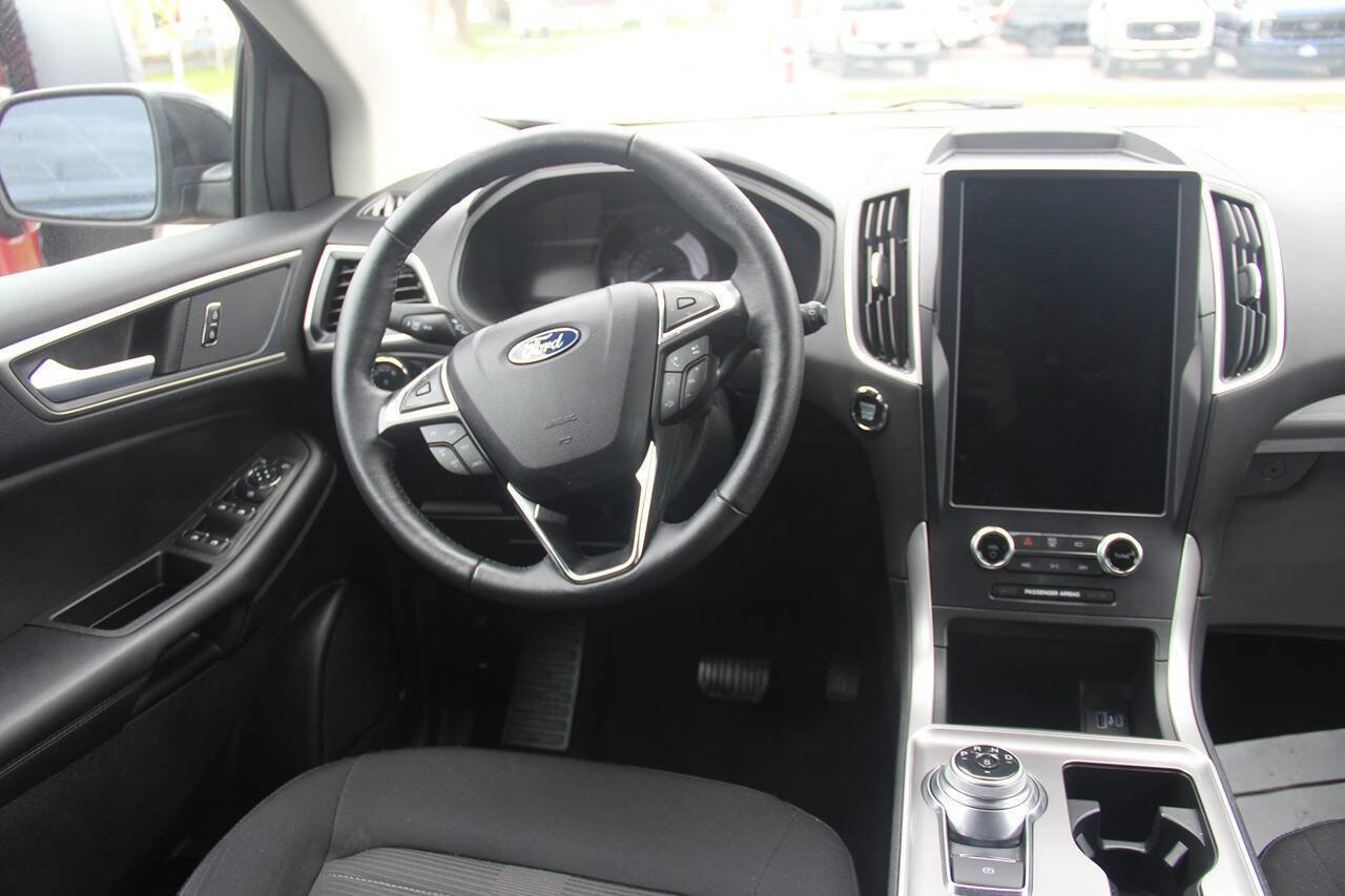 Certified 2024 Ford Edge SEL w/ Convenience Package AWD/4WD image 15