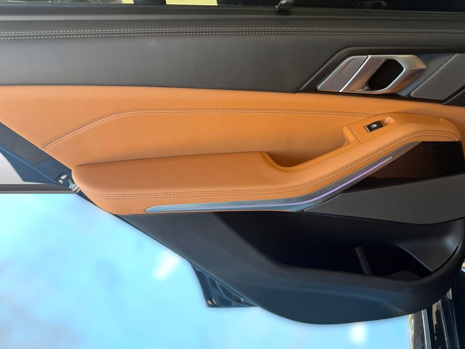 Used 2024 BMW X5 xDrive40i w/ M Sport Package image 24