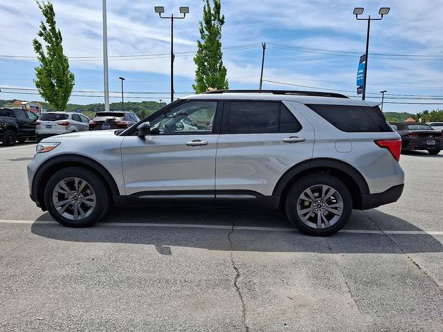 Certified 2022 Ford Explorer XLT w/ Equipment Group 202A AWD/4WD image 7