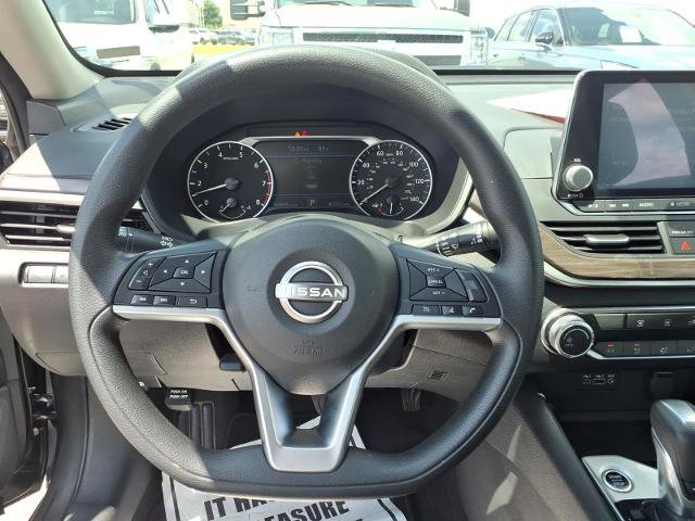Used 2024 Nissan Altima 2.5 SV FWD image 8