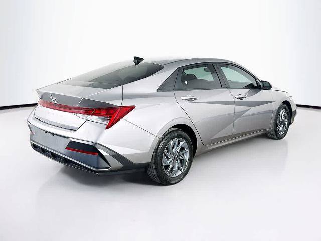 Used 2024 Hyundai Elantra Blue FWD image 24