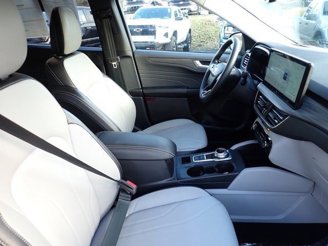 Certified 2025 Ford Escape Platinum w/ Premium Technology Package image 12