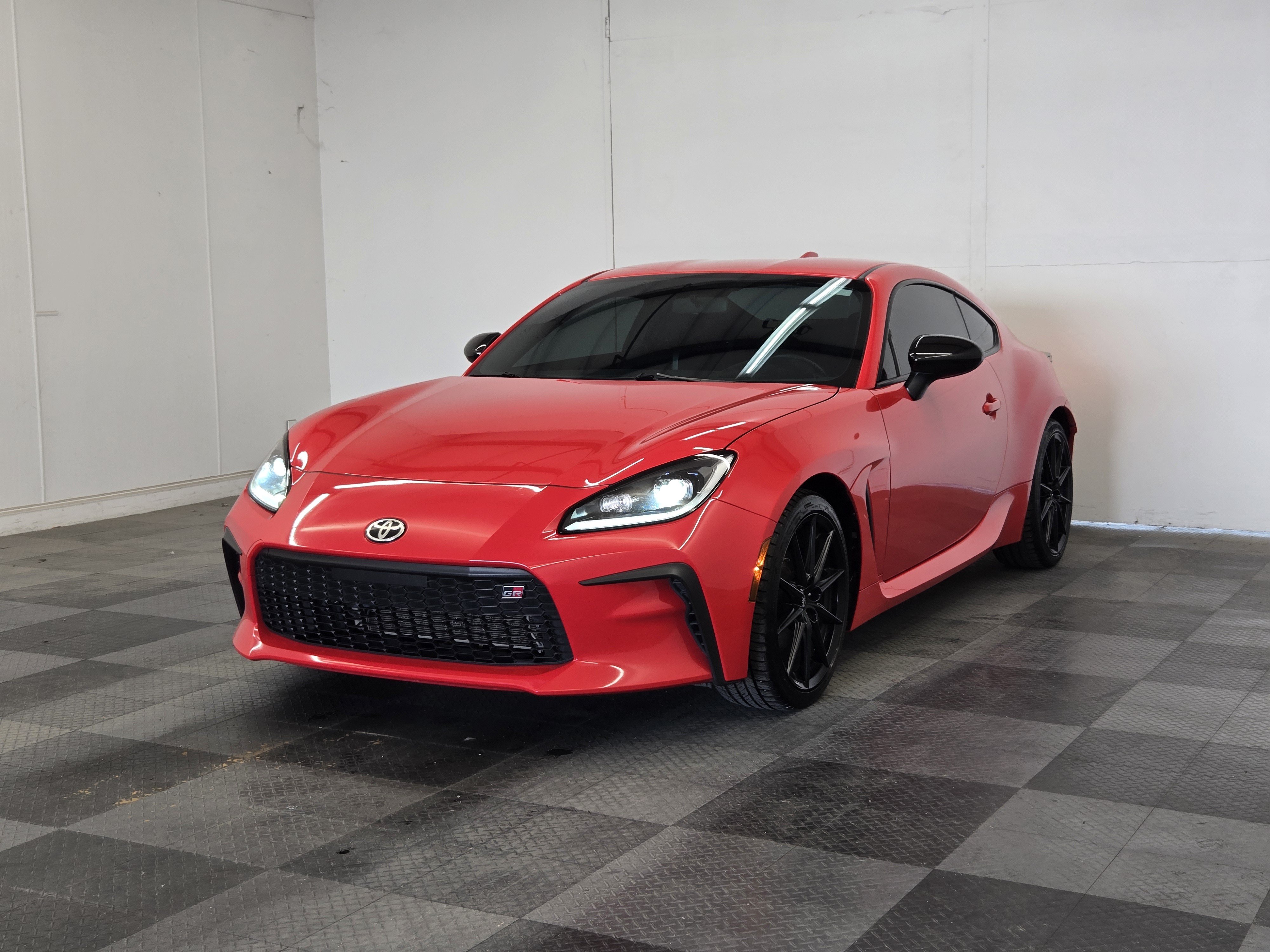 Used 2023 Toyota GR86 Premium w/ ALL Weather Mat Package (TMS) RWD image 4