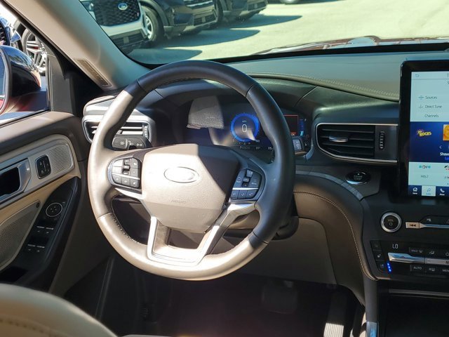 Certified 2020 Ford Explorer Platinum w/ Premium Technology Package image 21