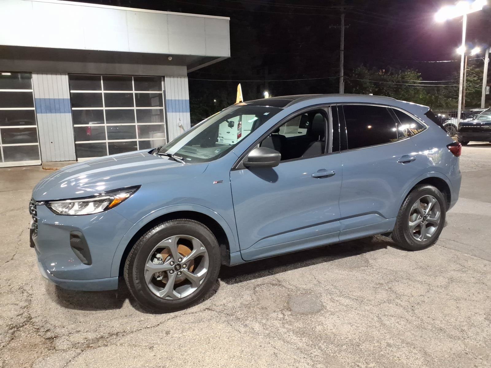 Certified 2023 Ford Escape ST-Line w/ Tech Pack #1 AWD/4WD image 6