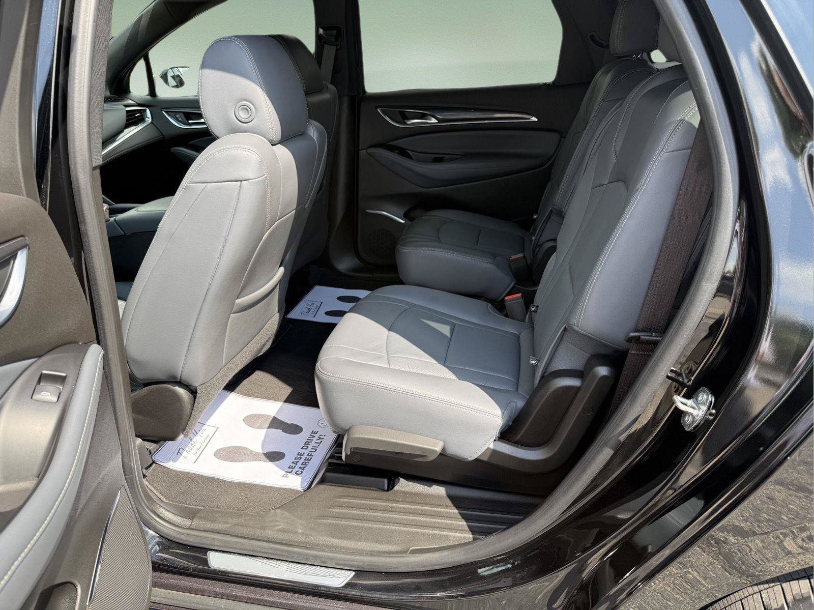 Used 2023 Buick Enclave Essence AWD/4WD image 8